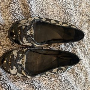 Black and grey coach flats